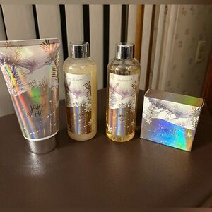 Body & Earth Jasmine & Honey Bath Set